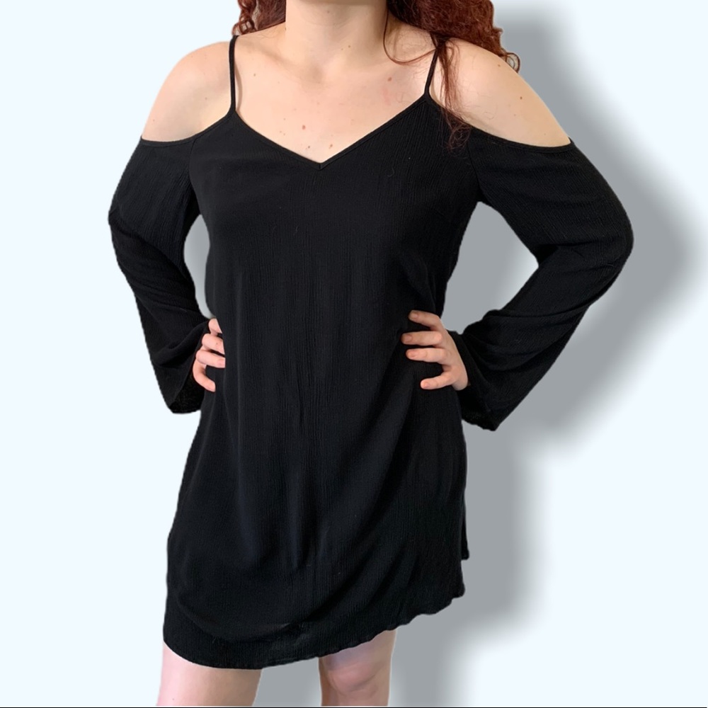 *4-4-20* Xhilaration Black Cold Shoulder Lace Back Dress M - Picture 1 of 4